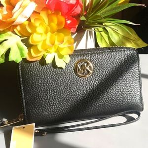 Michael Kors Fulton Large Flat Multifunctional Pho
